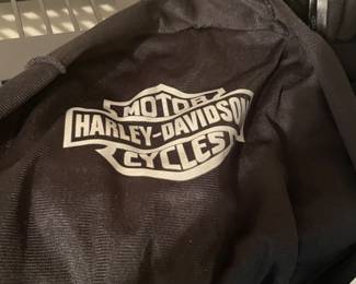 Harley Davidson motorcycle helmets w microphones one XL one XXL with bags
$125.00 each