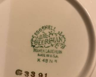 Homer Laughlin USA “Eggshell Georgian
46 pcs service 8 plus serving
$250.00