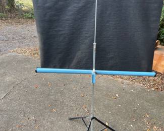 Singer Pioneer projection screen 
As is small tear.    $45.00
