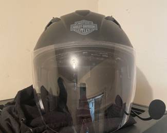 Harley Davidson motorcycle helmets w microphones one XL one XXL with bags
$125.00 each