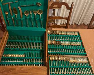 144 piece Brass place setting for 12 plus serving pieces. Loui’s jewelry Thailand.
$350.00