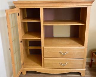 Additional photo of interior of cabinet.