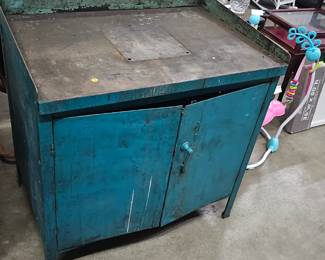 METAL WORKSTATION/ CABINET