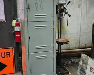 METAL LOCKER
