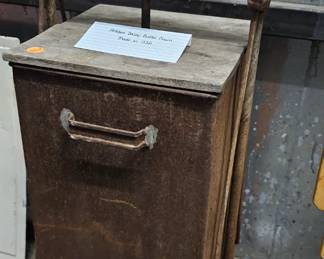  ANTIQUE DAZEY BUTTER CHURN
