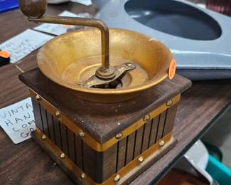 VINTAGE HAND COFFEE GRINDER