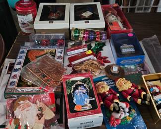 LOT OF CHRISTMAS DECOR