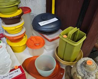 LOT OF VINTAGE TUPPERWARE