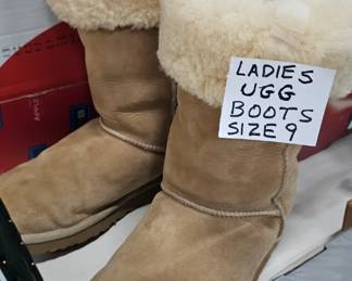 LADIES UGG BOOTS