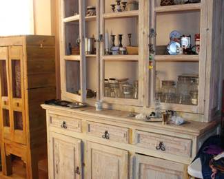 Beautiful hutch 1200
