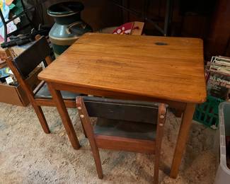 Kids table and chairs set