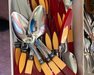Cherry/butterscotch bakelite flatware set