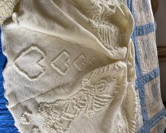 Amazing knit tree skirt.