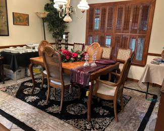 Ethan Allen Dining Table, 4 chairs & 2 leafs