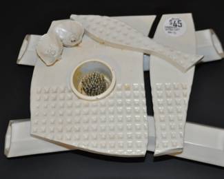 Wonderful Patricia and David Dabbert Signed Ivory Ceramic Abstract Flower frog $45