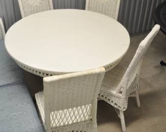 Antique White Wicker 42” Round Pedestal Dining Table with 4 Matching Chairs, $450