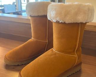 New Deluxe Classic Ugg Boots Size 9, $120