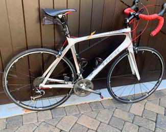Trek Madone 5.2, Shimano Ultegra triple shifter 10 speed, Shimano Ultegra brake set, size 58