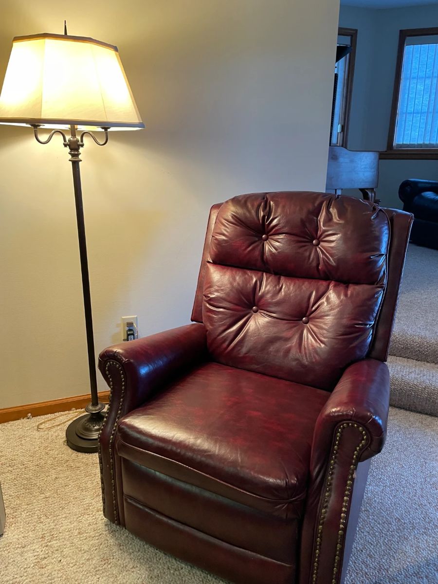 Lakeside Estate Sale 3 generations of Treasures starts on 11/10/2023