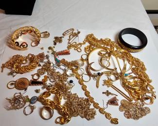 https://www.auctionninja.com/stress-free-estate-services-llc/sales/details/glamorous-gold-silver-watches-and-costume-jewelry-no-reserves-auction-usa-shipping-on-all-items-12.html