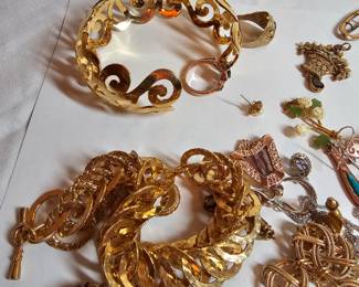 https://www.auctionninja.com/stress-free-estate-services-llc/sales/details/glamorous-gold-silver-watches-and-costume-jewelry-no-reserves-auction-usa-shipping-on-all-items-12.html