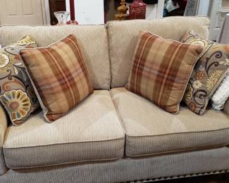 Beige love seat with 4 matching pillows