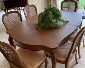 Thomasville Dining Room Table (2 Leaves), 2 Arm, 4 Side Chairs, Caned Backs