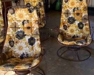 MCM, 1960-1969, Homecrest Metal Wire Swivel Chairs (4) Chaise Lounge, Adjustable Table. With Original Homecrest Tagged Cushions!!