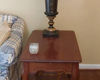 Queen Ann Mahogany End table 