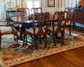 Stunning formal living room table & with three leaves & 6 chairs ( sold seperatly).