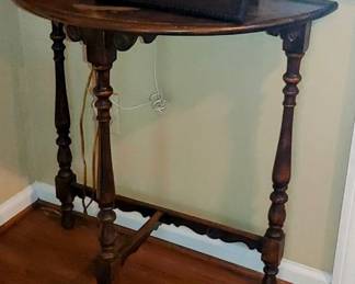 Gorgeous Antique mahogany side table, Solid Wood
