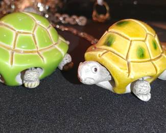 LEPS Of Peru Folk Art Handmade Clay Figurine Yellow Mossy Green Turtle
Jiggling parts