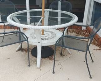 White all weather wicker table
( sold seperatly) 4 cast aluminum chairs