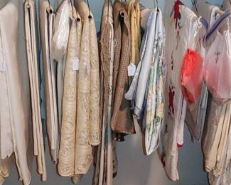 Beautiful vintage lace linen tablecloths & embroidery tablecloth linens