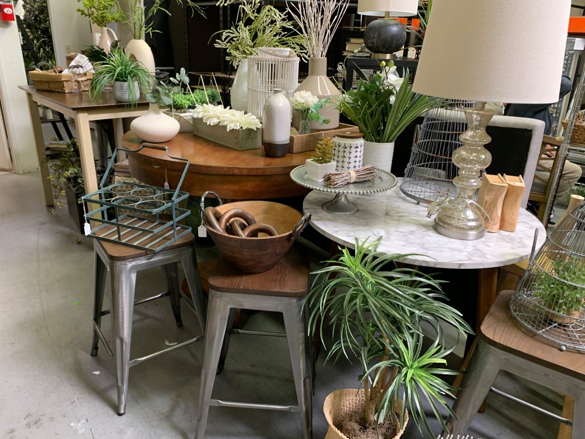 AGOURA HILLS STAGING COMPANY WAREHOUSE BLOWOUT... starts on 11/27/2023