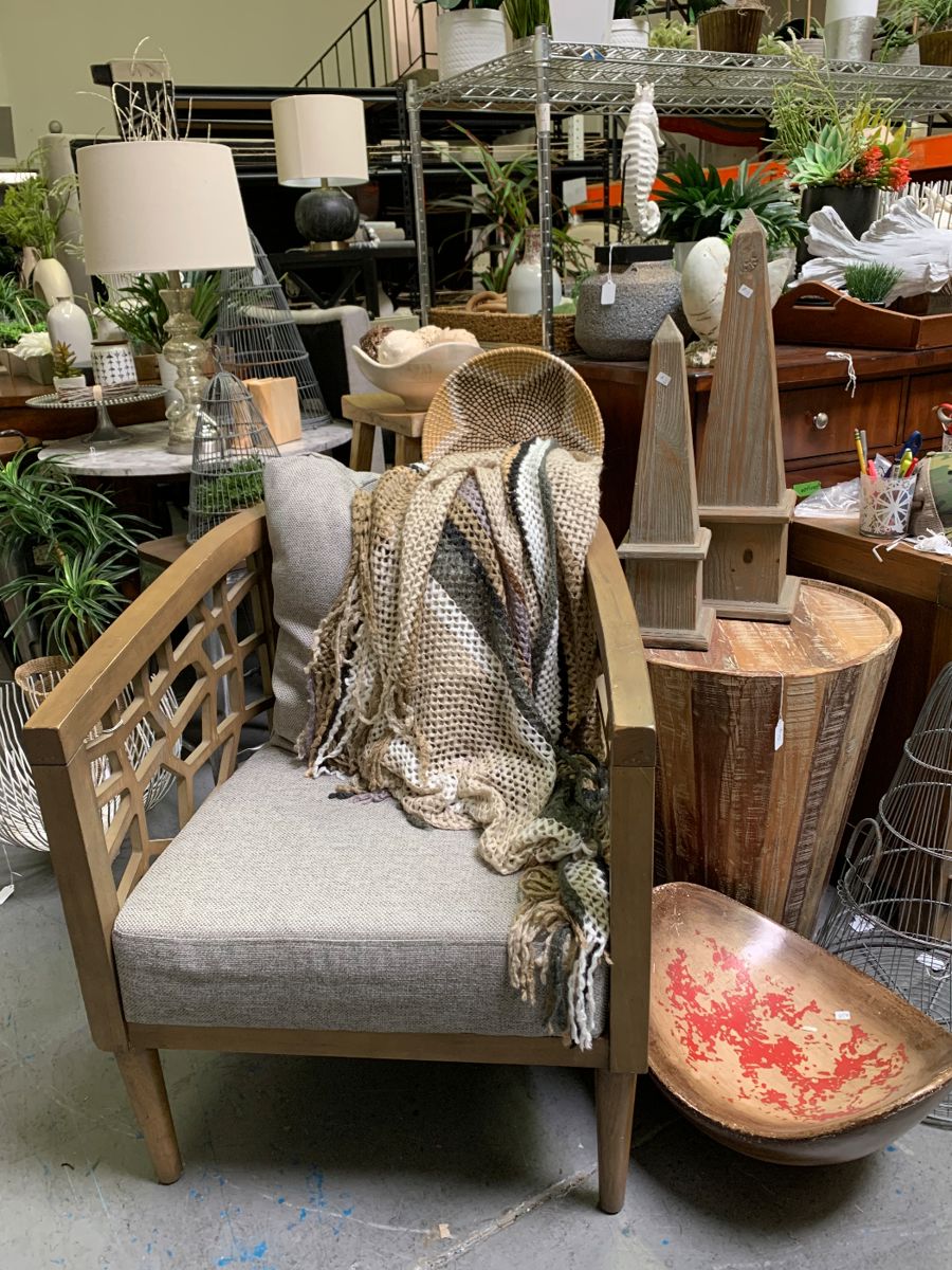 AGOURA HILLS STAGING COMPANY WAREHOUSE BLOWOUT... starts on 11/27/2023