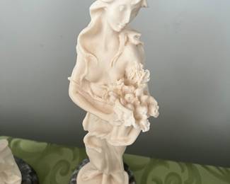 Giuseppe Armani “Autumn Lady With Bouquet” figurine