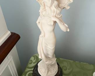 Giuseppe Armani “Woman With Umbrella” figurine