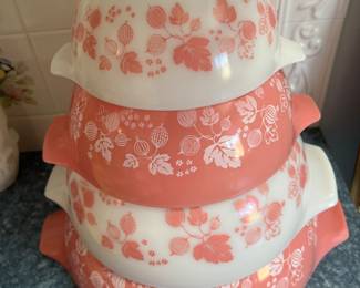 Pyrex gooseberry “Cinderella” nesting bowls - set of 4