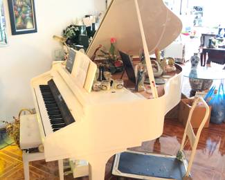 Kuwai baby grand
