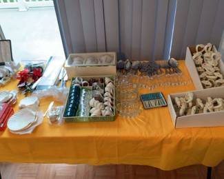 Party favors & supplies