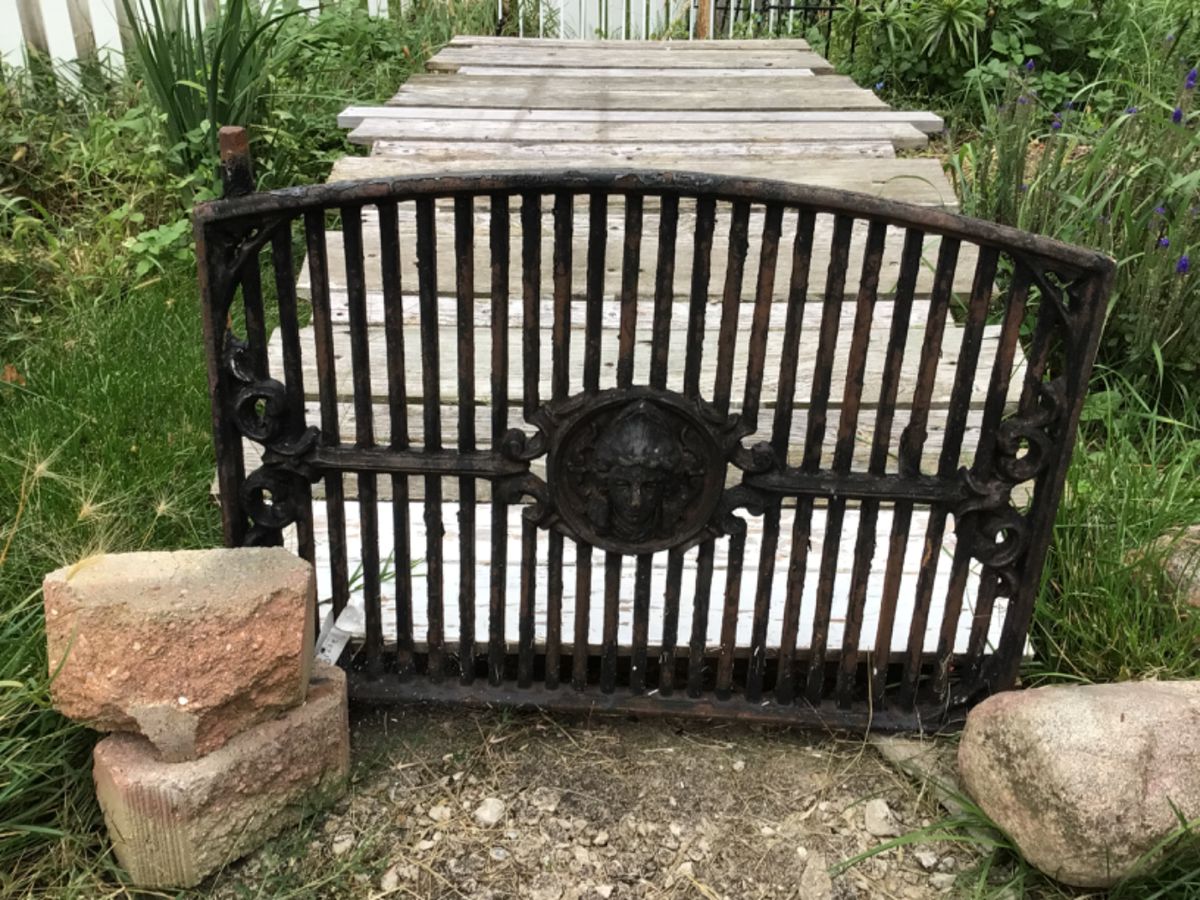 Mini Estate Sale in Saunemin, IL starts on 11/11/2023