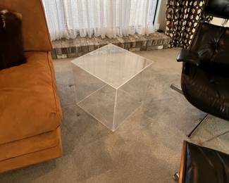 Wondeful mid century modern clear cube table!