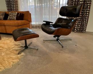 Incredible one-owner all original (1969) Herman Miller / Eames -style Plycraft chair in Overall wonderful condition! (One button needs repair) We believe it is Rosewood