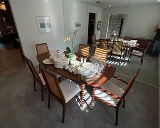 Amazing Mid-century modern table w/ 6 chairs!