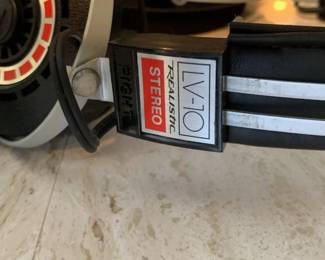 Realistic LV-10 headphones