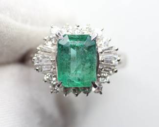 NATURAL EMERALD RING SET IN SOLID PT850 PLATINUM WITH DIAMOND ACCENTS 2.41CTW, 5.97 GRAMS, SIZE 6
