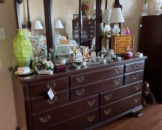 Ethan Allen dresser w/mirror