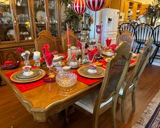dining table w/leaves & 6 chairs