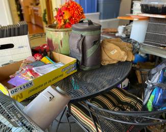 patio table w/4 chairs, metal